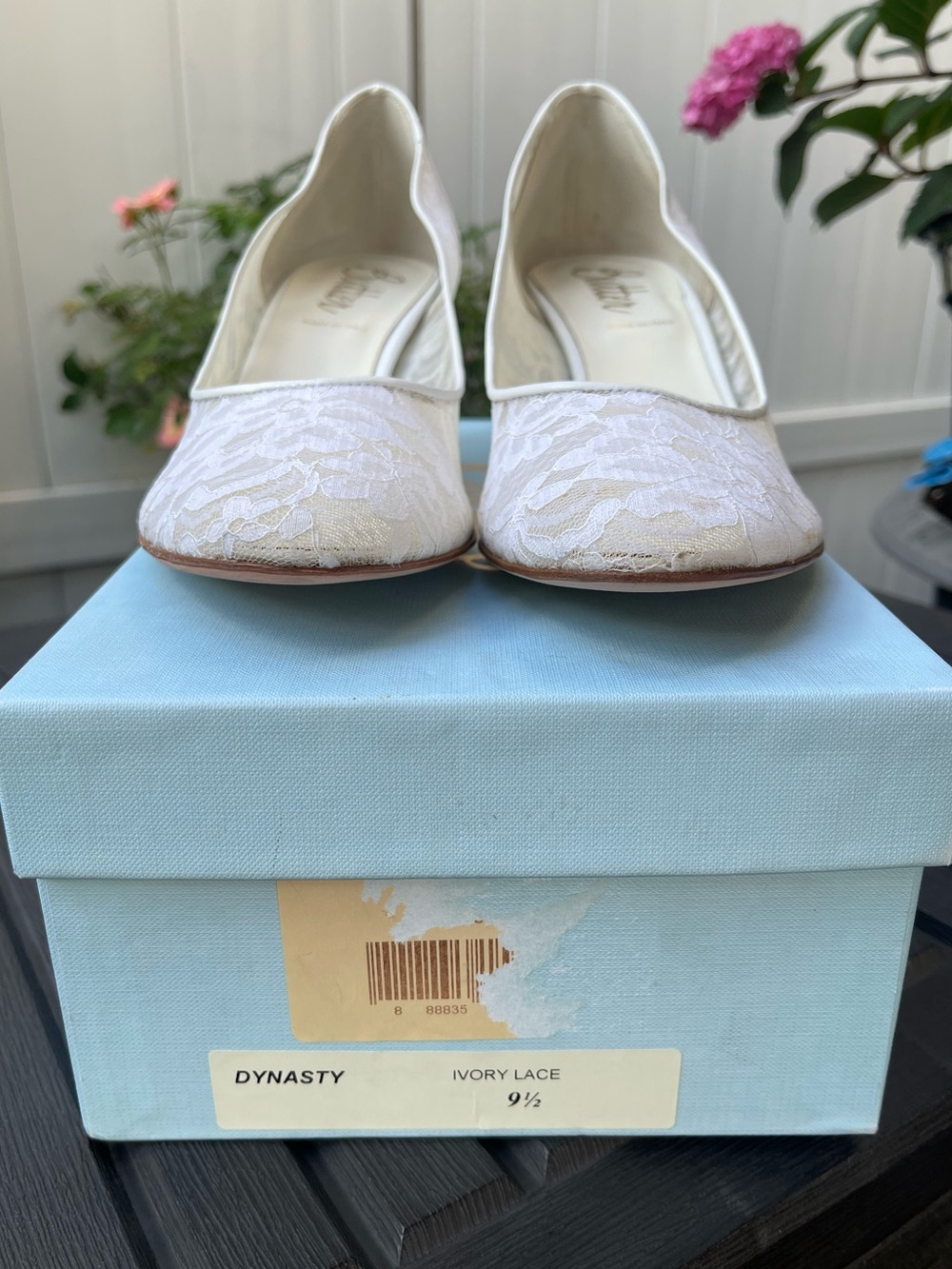 Women’s Butter - Ivory Lace Wedding Pumps 9.5 - Picture 8 of 11